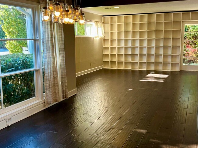 Photo - 3191 Cowper St