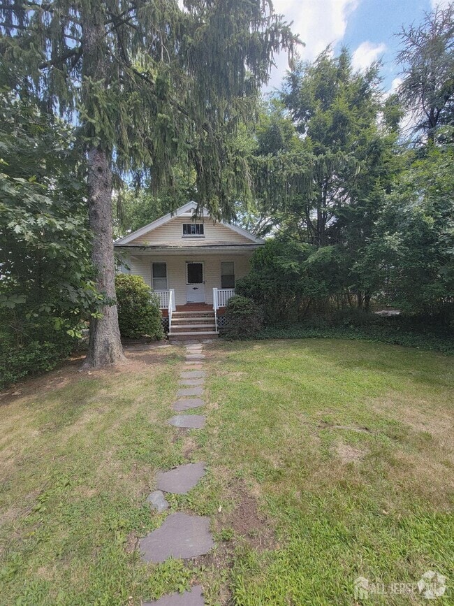 Building Photo - 21 Middlesex Ave Rental