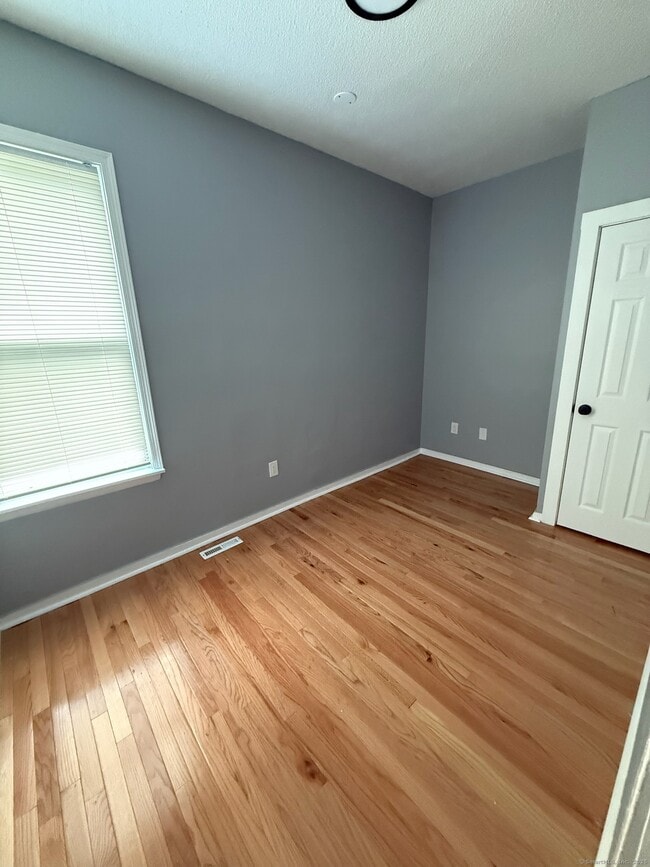Photo - 593 Winchester Ave