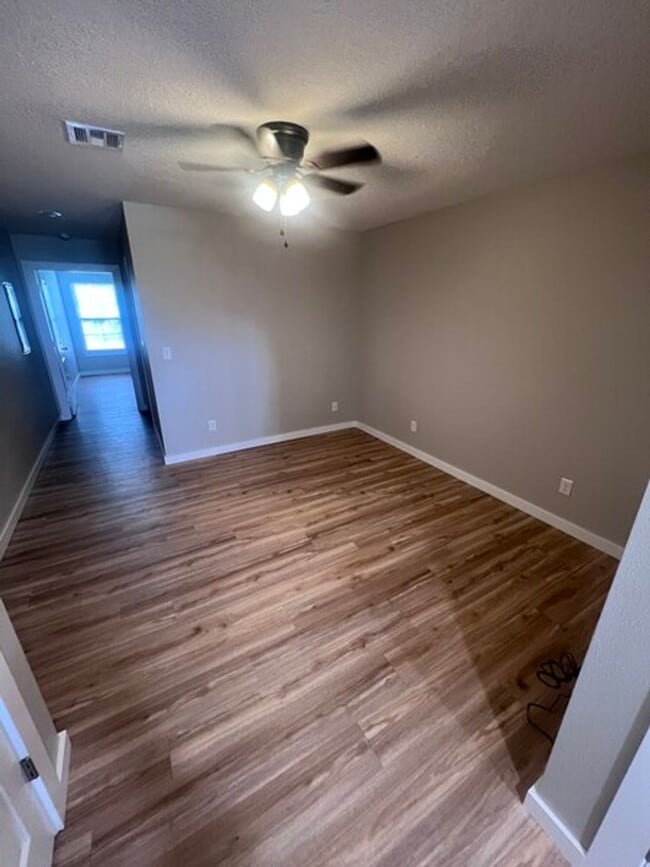 Photo - One Bedroom at Limestone Estates Unit Univ.