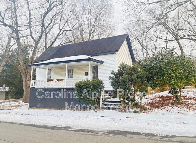 Photo - 401 Gardner St