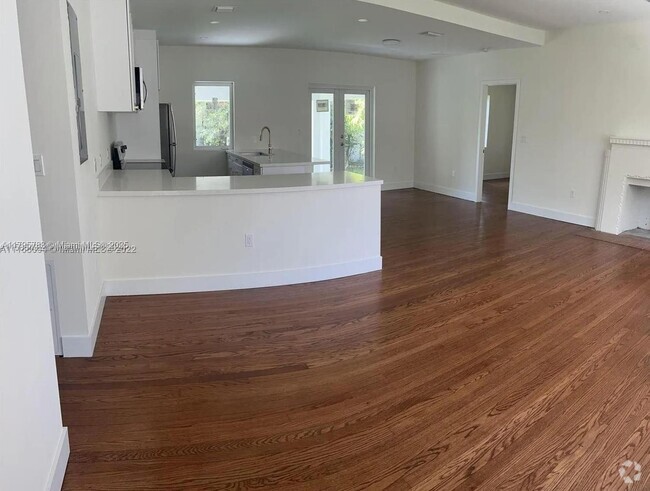 Building Photo - 2250 SW 21st St Rental