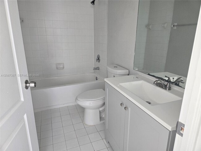1666 SE 27th Ct Unit 204
