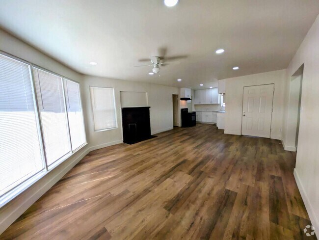 Building Photo - Bradley Rental