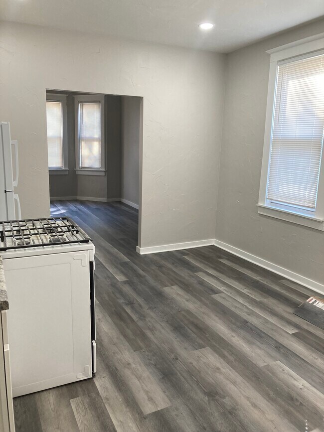 Photo - 1945 N Dr William Finlayson St Unidad 4