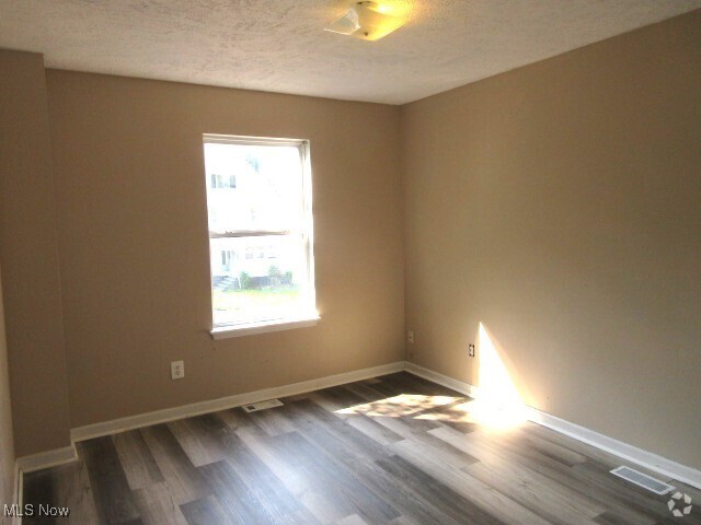 Building Photo - 2181 E 87th St Rental