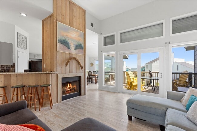 Building Photo - 17627 Termini-San Luis Pass Rd Unit True