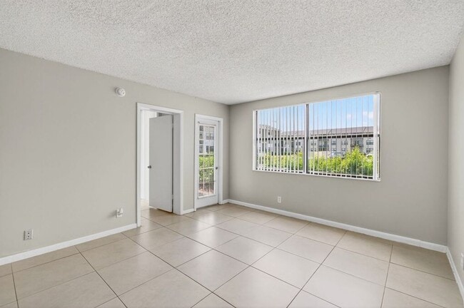 Photo - 752 Executive Center Dr Unit 11