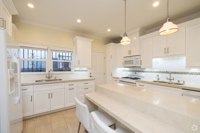 Kitchen - ALT - Alta Vista Apartments