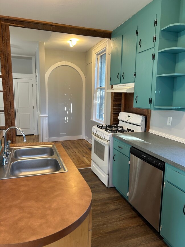 Building Photo - 1103 Oakwood Ave Unit Apt. 1B