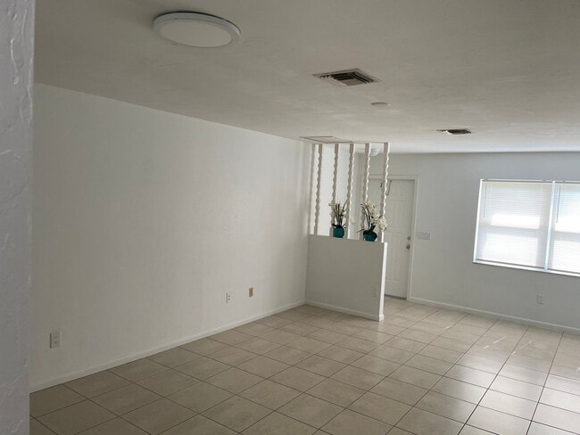 Photo - 10022 8th St N
