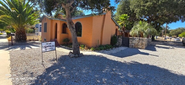 Photo - 3 Bedroom 1.5 bath with large basement  an... Unit 1849 Vine Street,  A