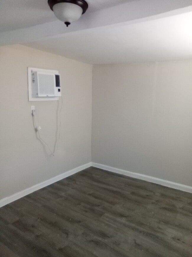 Photo - 1850 Service Rd