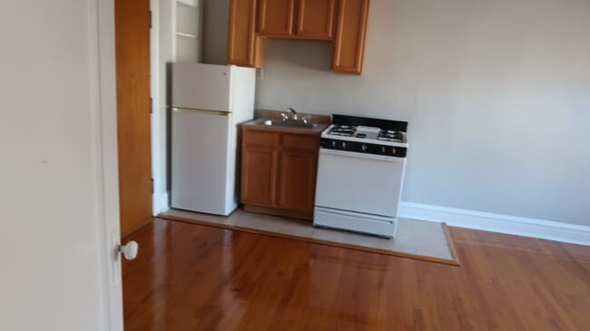 Photo - 1716 W Albion Ave Apartments Unit H2