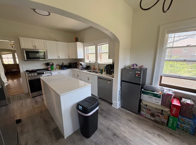 Photo - 306 W John St