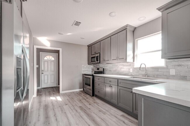 Photo - 4305 Lord Rd