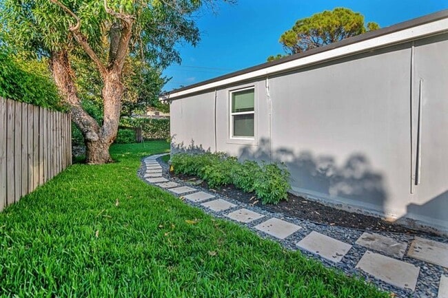 Photo - 959 SW 18th St