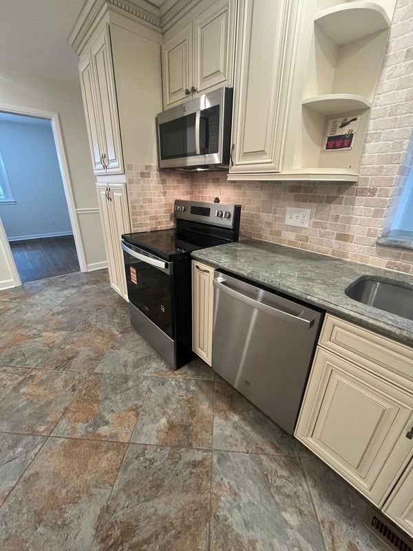 Photo - 908 Lynbrook Dr