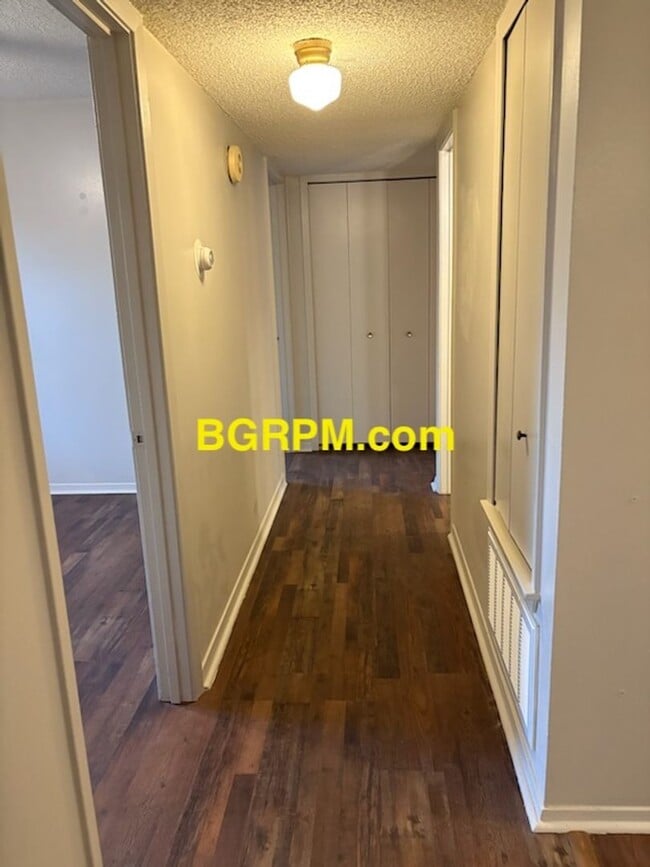 Photo - 3 BD, 1 1/2 BA, Home in Sherwood