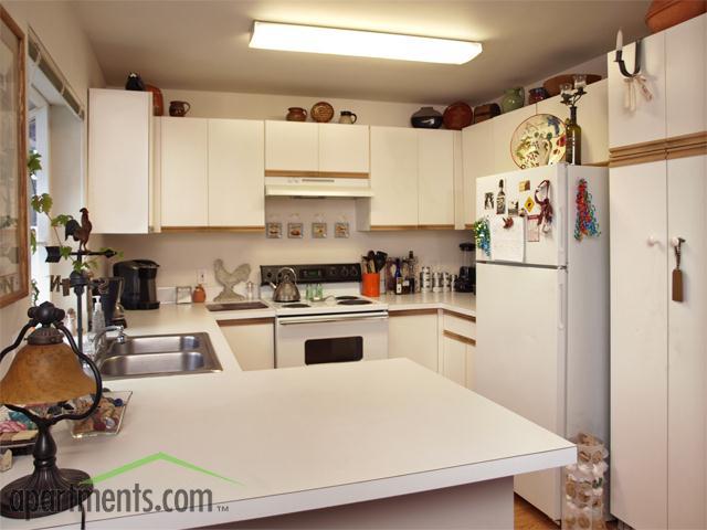 Upstairs Rambler kitchen - Noble Court Estates Rental