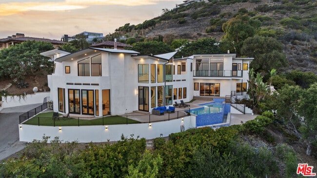 Photo - 6380 Meadows Ct