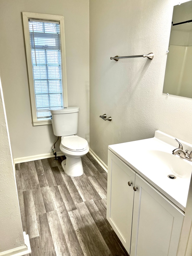 Photo - 811 Hagerer St