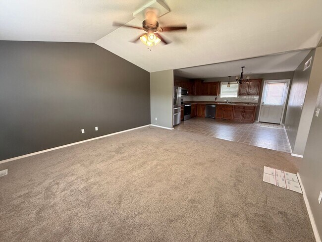 Photo - Beautiful Split Level in Northern Heights