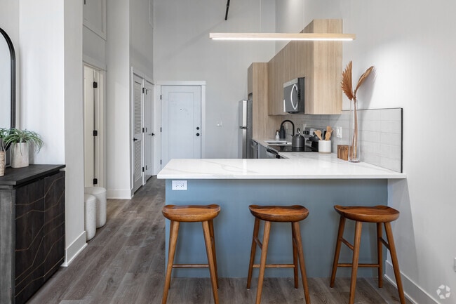 1BR, 1BA - 710SF - Dining Room - The Evergreen Lofts