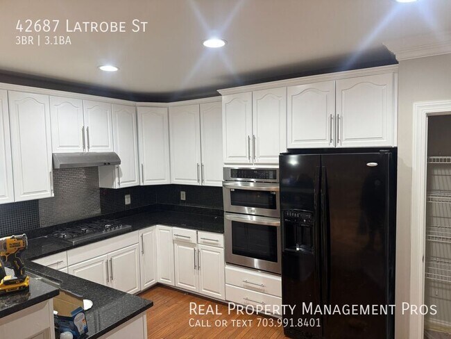 Photo - 42687 Latrobe St