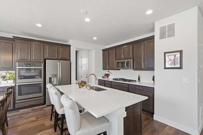 Photo - 2208 N Elderberry Dr
