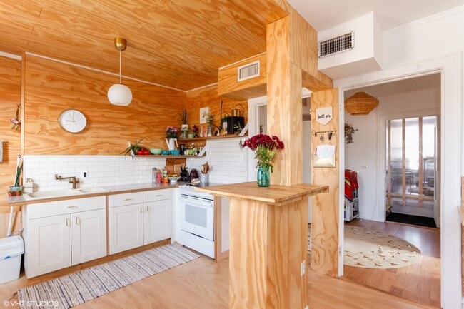 Photo - 4837 W Irving Park Rd