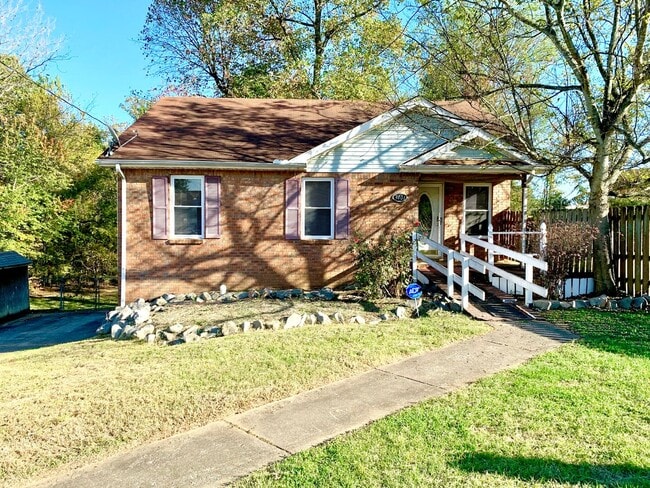 Building Photo - 3401 Oak Lawn Dr