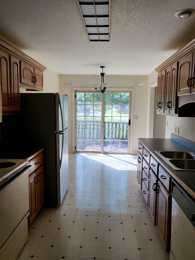 Briarbrook Duplex Apartment Unit 503 W. Briarbrook Carl Junction, MO