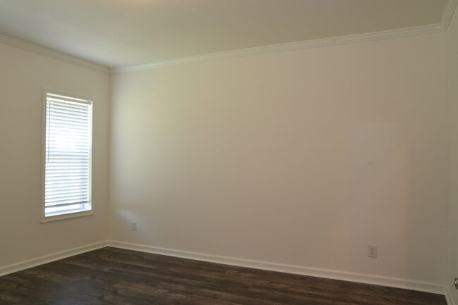 Photo - 1902 W Gleneagles Rd