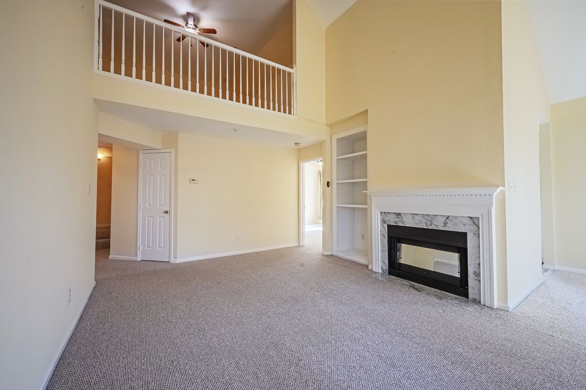 Photo - 20419 RIVERBEND SQ, 302