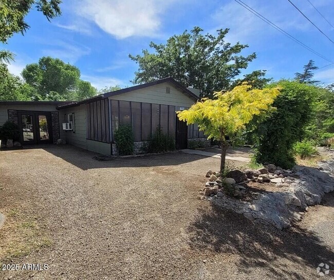 Building Photo - 16685 Shrine Dr Rental