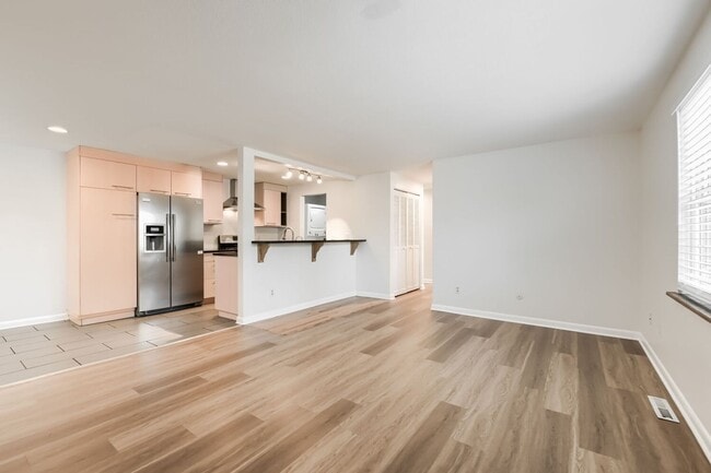 Photo - Lovely 2 bed 1 Bath Townhome in park-like setting in Boulder. - Available July 1st!