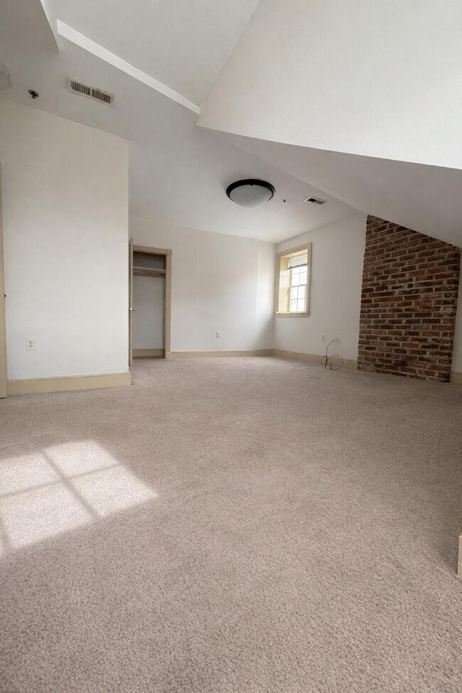 Photo - 26B W. Old Street - #F