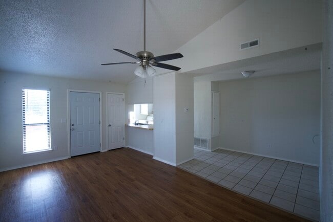 Photo - 2255b Donna Dr