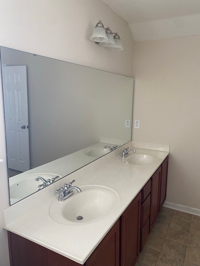 Photo - 1030 Glencroft Dr