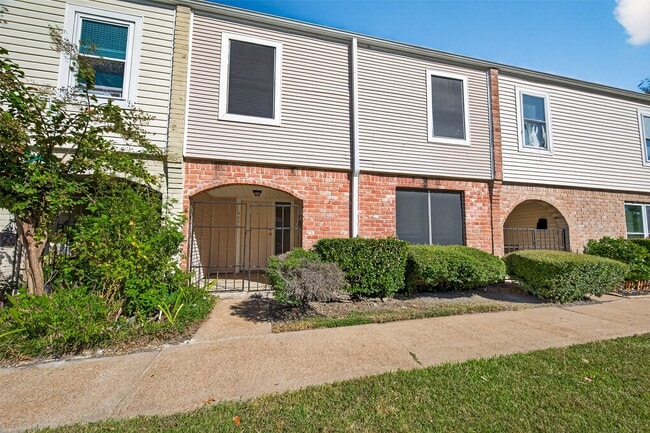 Photo - 9022 Wilcrest Dr Unidad True