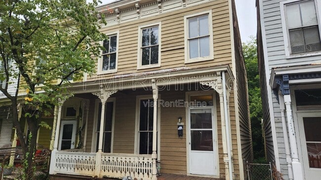 Building Photo - 411 S Laurel St
