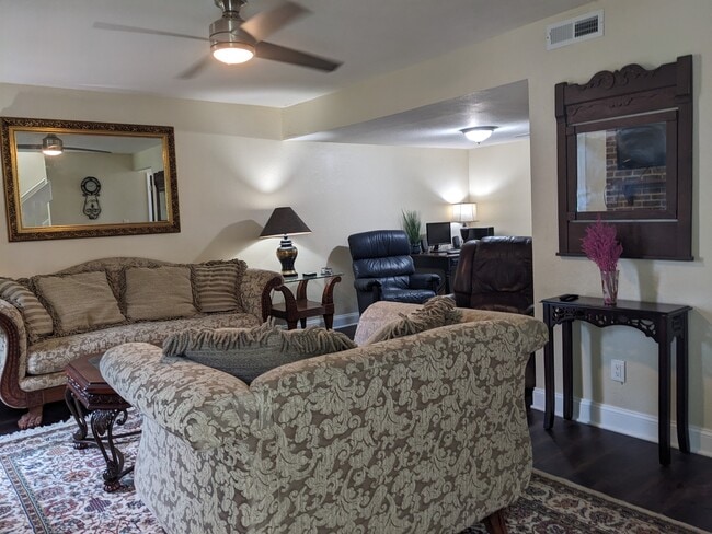 9003 Mahogany Row SE Unidad A