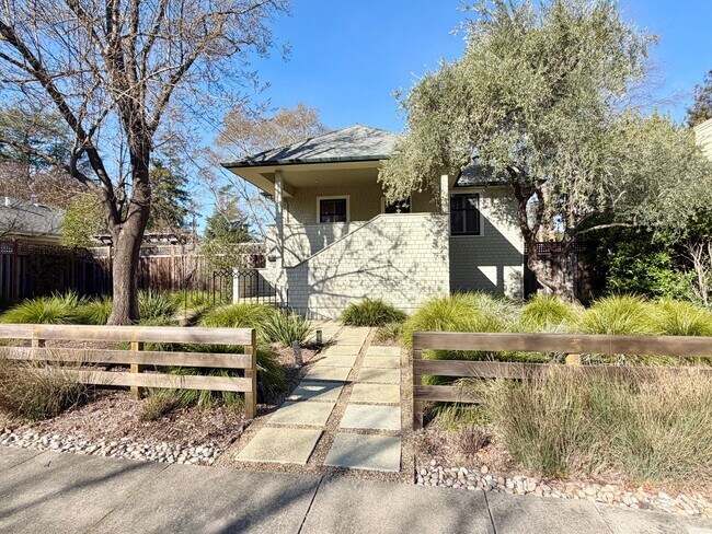 Photo - 3 Bedrooms, 2 Bathrooms Saint Helena Charm with Modern Conveniences