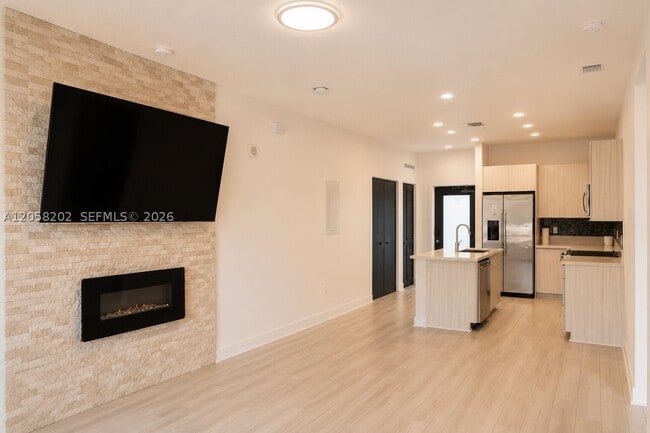 Building Photo - 4740 NW 84th Ct Unit 38