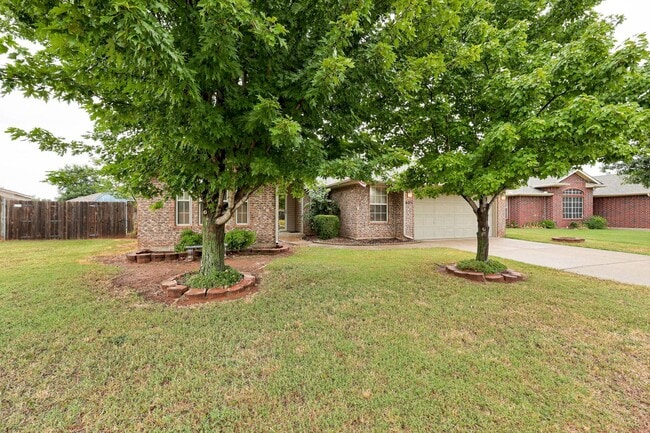 Photo - Beautiful 3x2 with Sunroom in Yukon