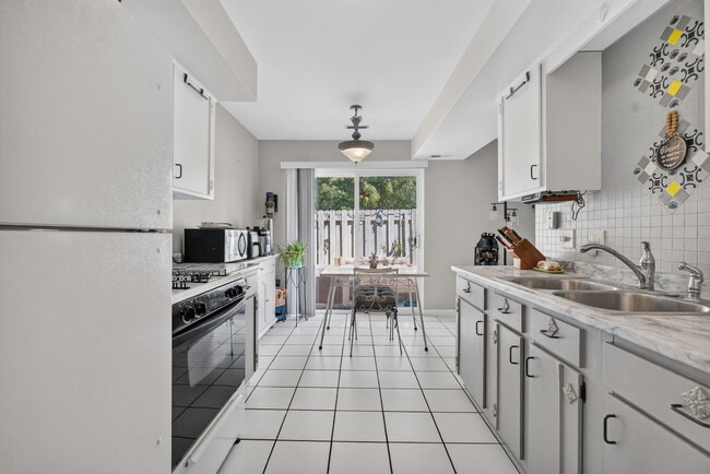 2303 Aster Dr