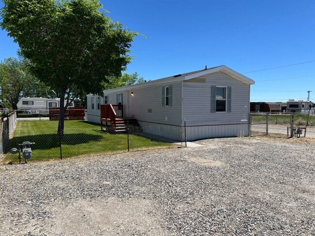 Building Photo - 3 Bed 2 Bath Updated Mobile Home w/ Fenced...