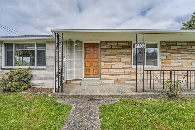 Building Photo - Charming and newly remodeled 4 bed x 2 bat... Rental