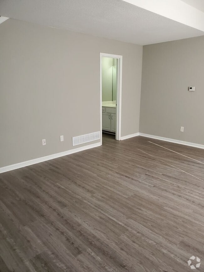 Building Photo - Oak Grove 3 bedroom 2 1/2 Bath Townhouse